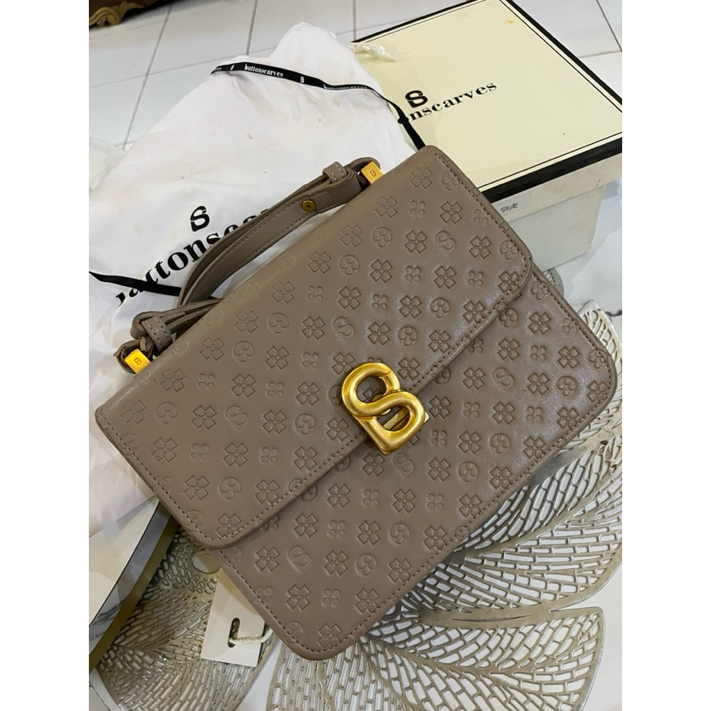 Preloved The Audrey Monogram Bag Buttonscarves Size Medium- taupe