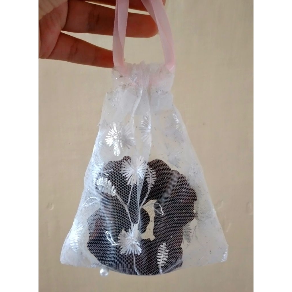 Souvenir Pouch dan Mini Scrunchie
