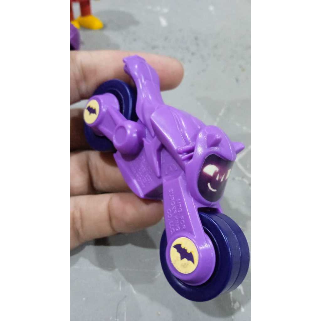figure motor batcycle dari burger king