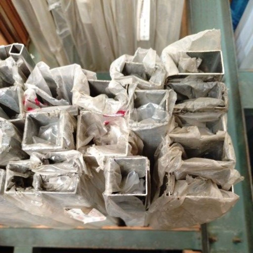 Hollow Stainless ukuran 3 cm x 3 cm Kilap / Hairline