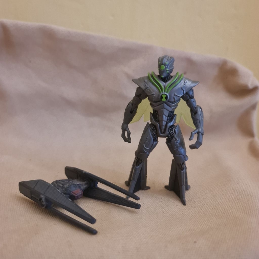 TOMICA STAR WARS TIE SILENCER & CN BEN10 Take All