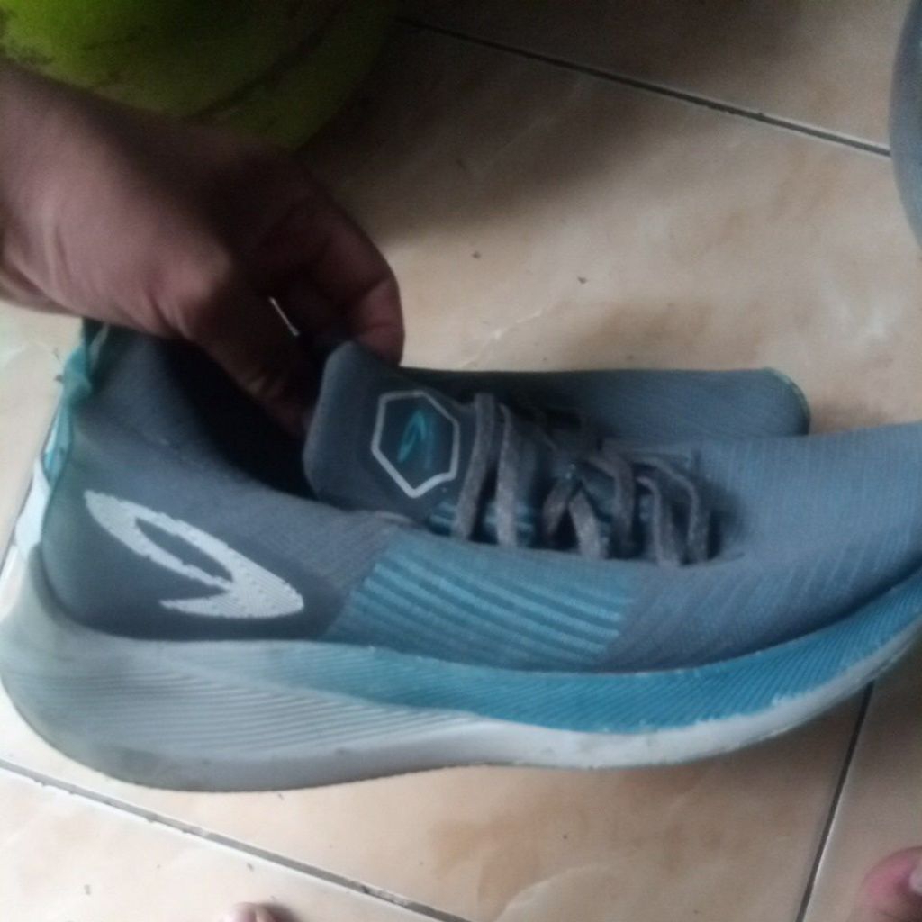 sepatu nineteen Yuka accel