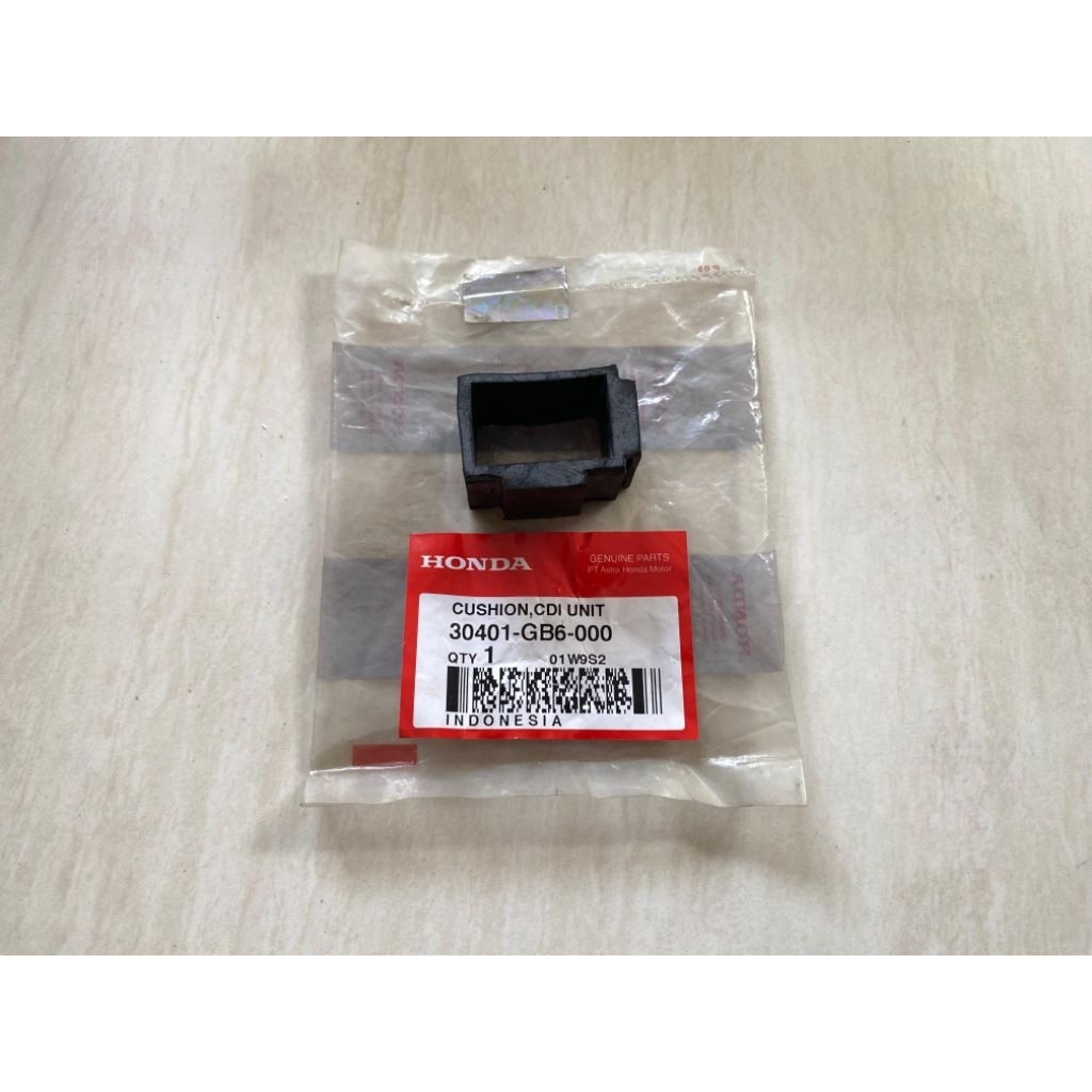 30401 GB6 000 karet dudukan CDI honda win astrea 800 prima star original baru ahm