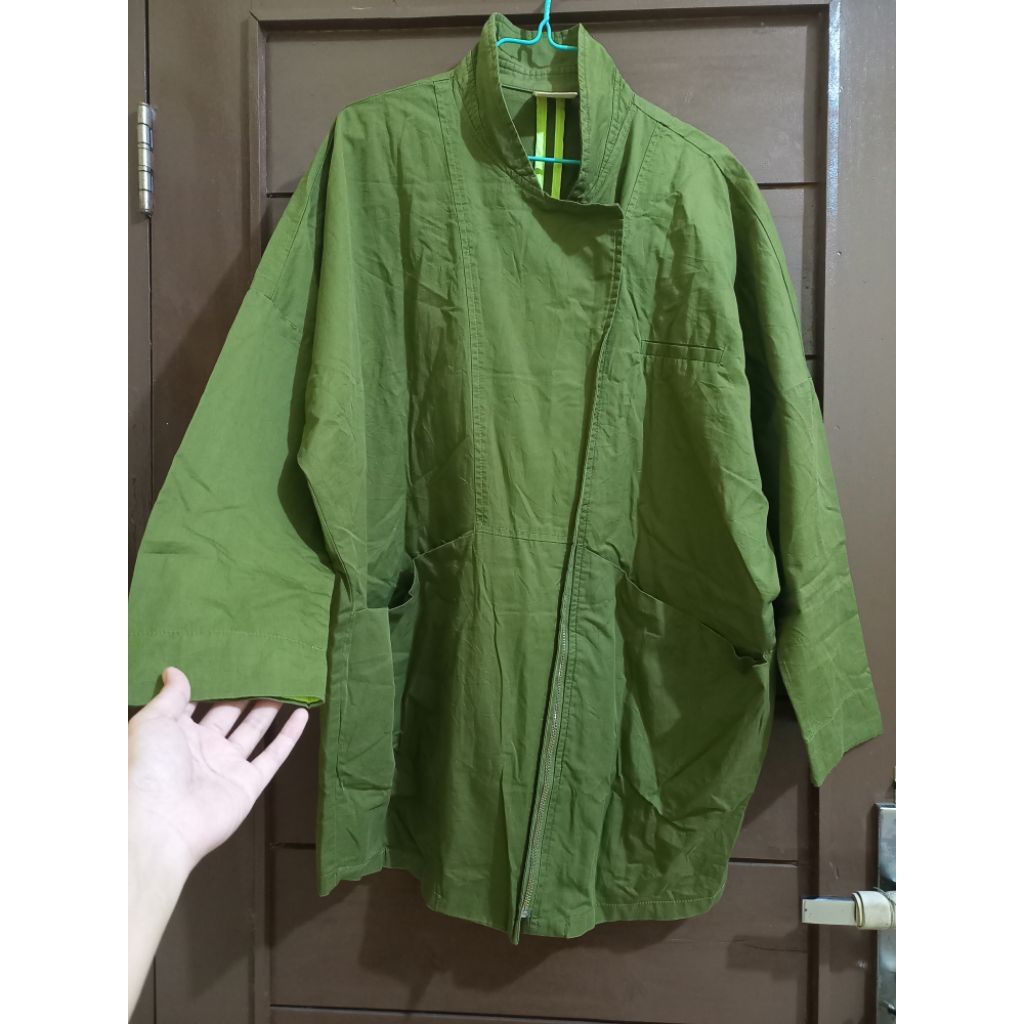 PRELOVED ATASAN LONG PARKA WANITA OVERSIZE BAHAN KATUN WARNA ARMY (HARGA NETT INCLUDE ADMIN)