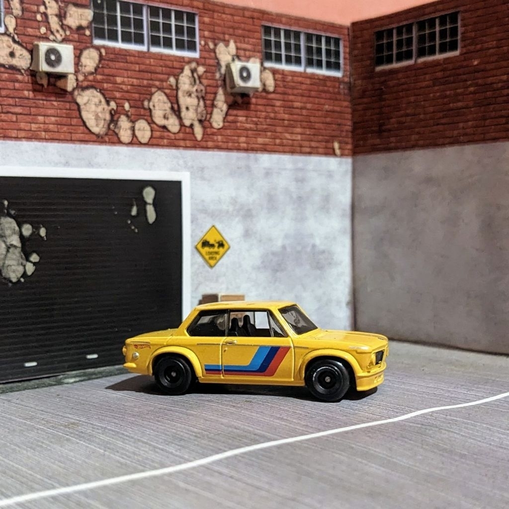Hot Wheels BMW 2002 (loose)