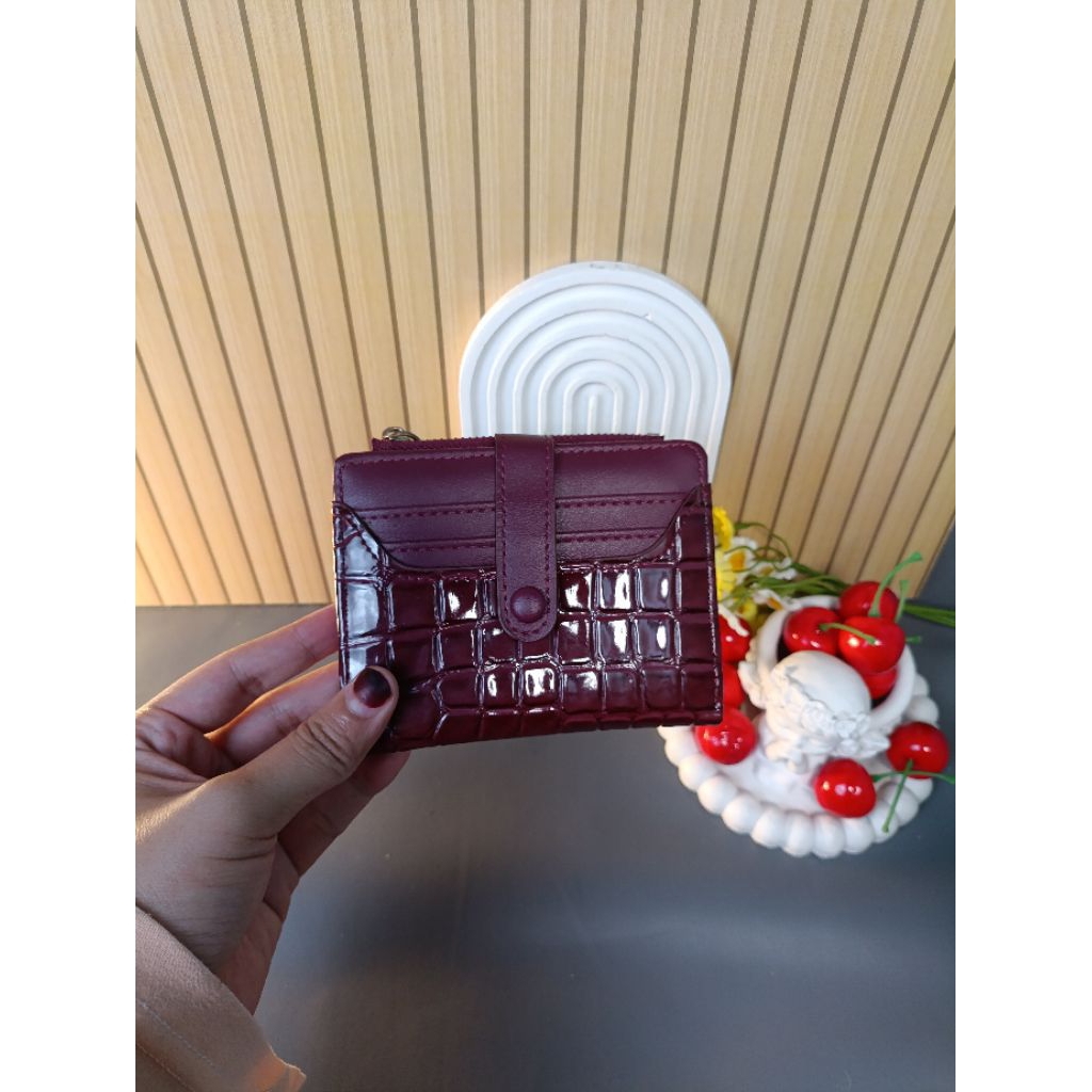 Preloved-Dompet Lipat Tipis Croco Glossy