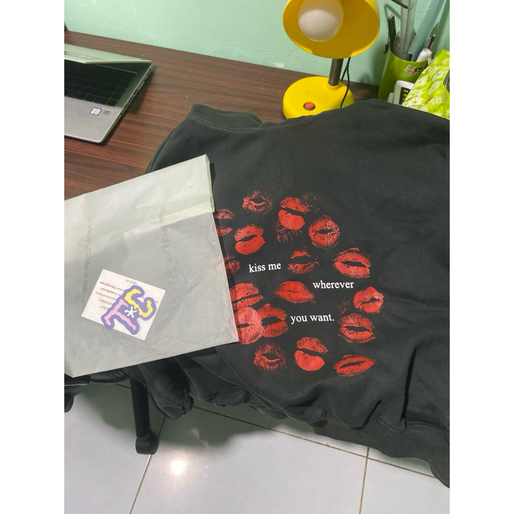 hoodie telepathi kiss me