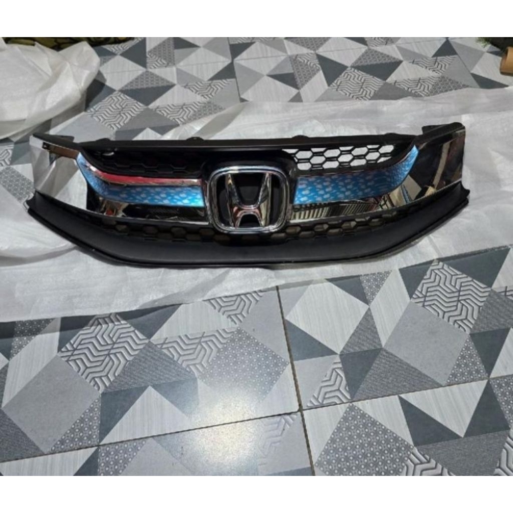 GRILL ASSY HONDA MOBILIO 2010-2016 ORIGINAL