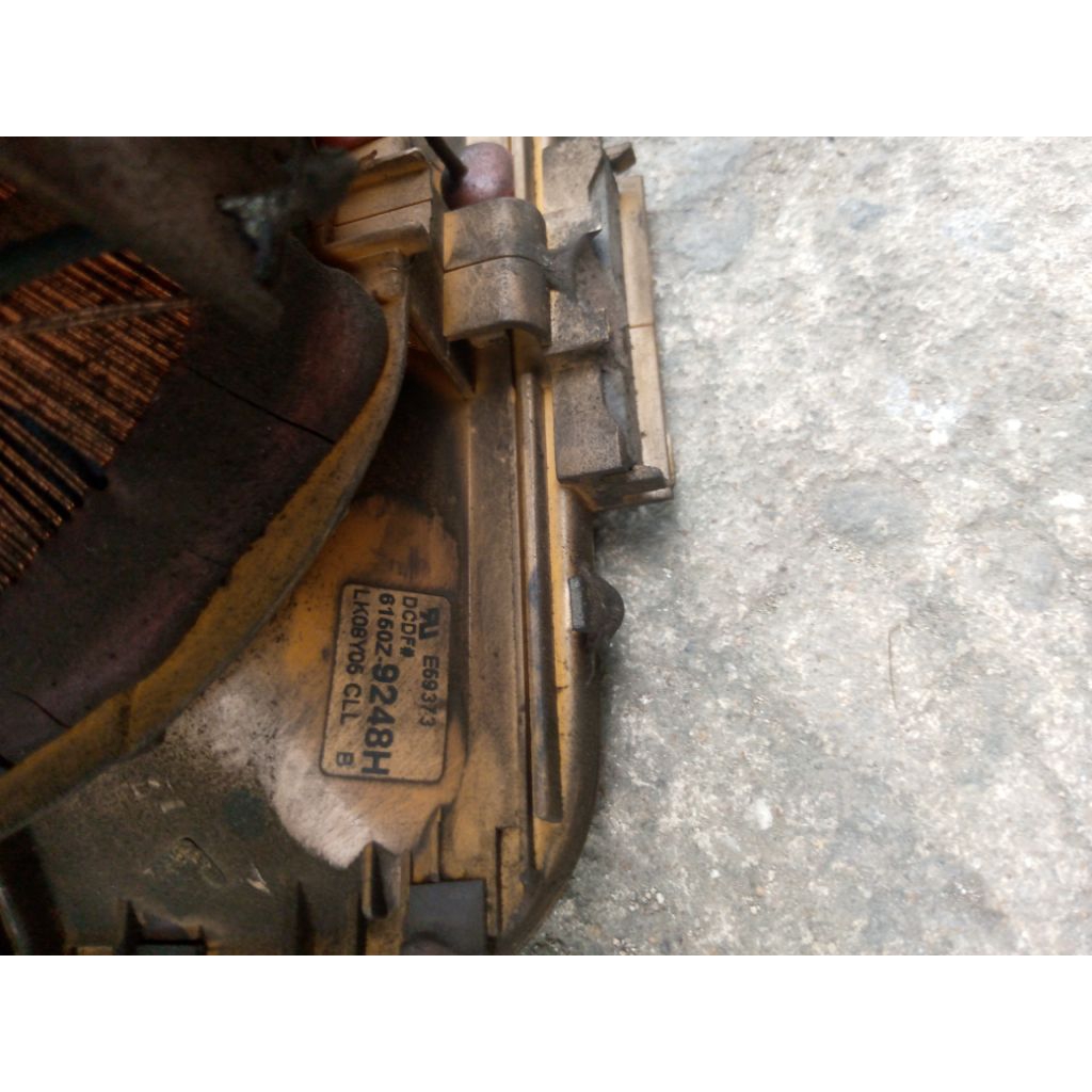 Yoke, konde TV tabung slim 29inc merk sharp, normal.