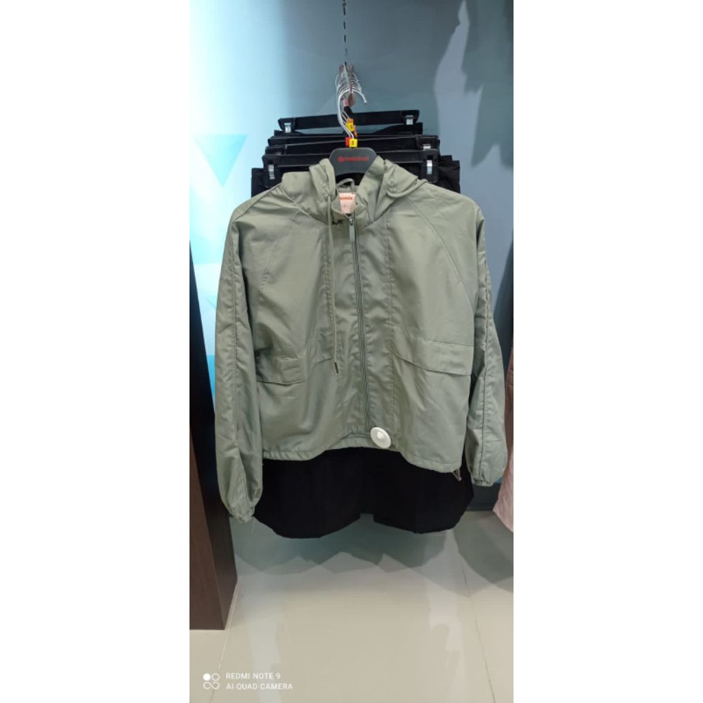 JAKET PARASUT CEWEK NEVADA