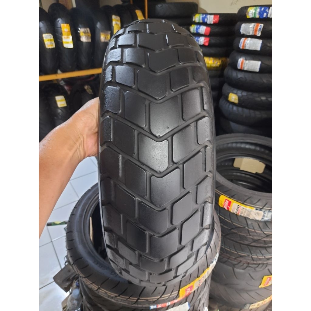 pirelli mt60. 180/55-17 kondisi tebal. minus nya bibir ban ada bekas congkelan waktu bongkar