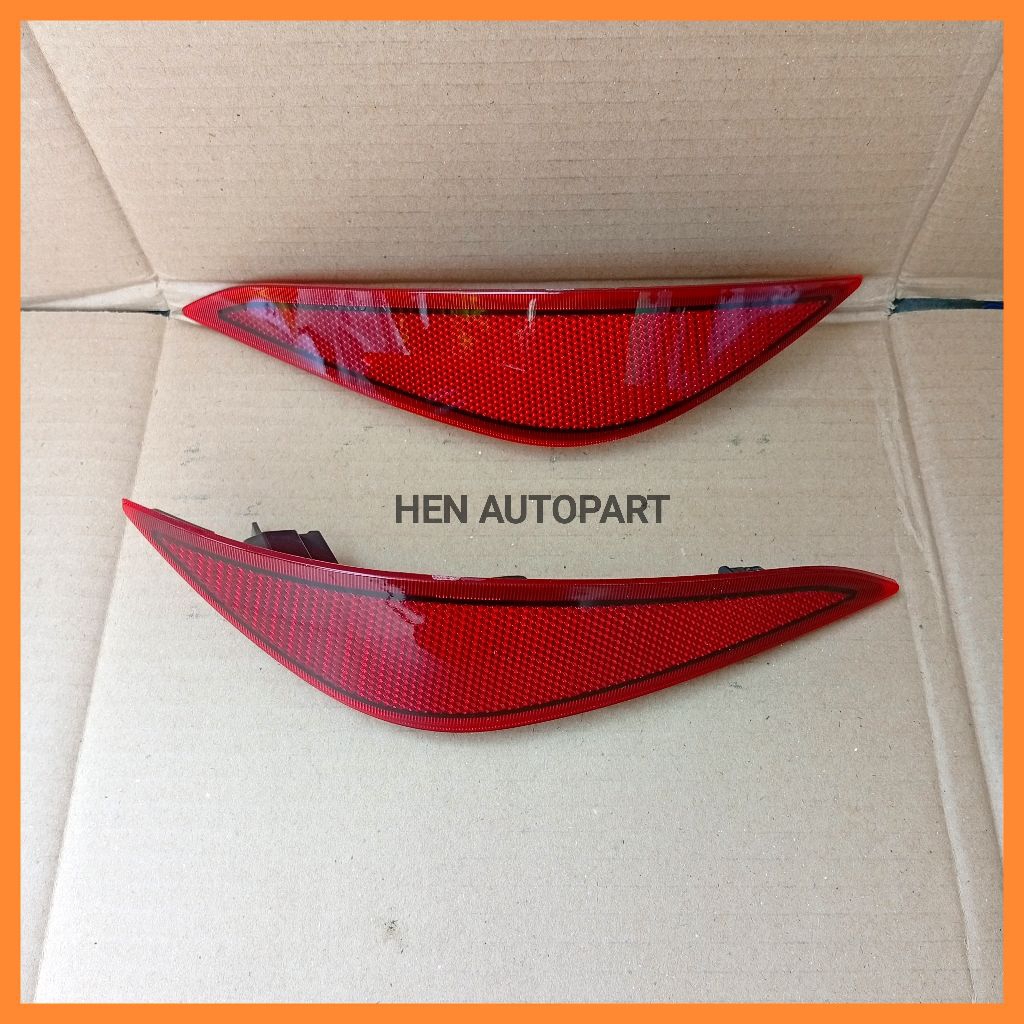 reflektor bemper belakang mobil Rush Terios tahun 2018 2019 2020 2021 2022 2023 original