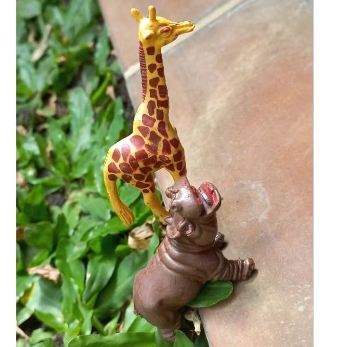 Figure Mainan binatang set dapat 2pc : kuda nil + Giraffe Jerapah