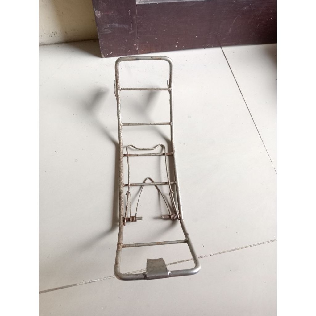 Rak bagasi tengah / Jepitan barang astrea grand full besi