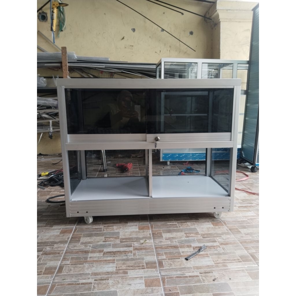 etalase mini kaca riben