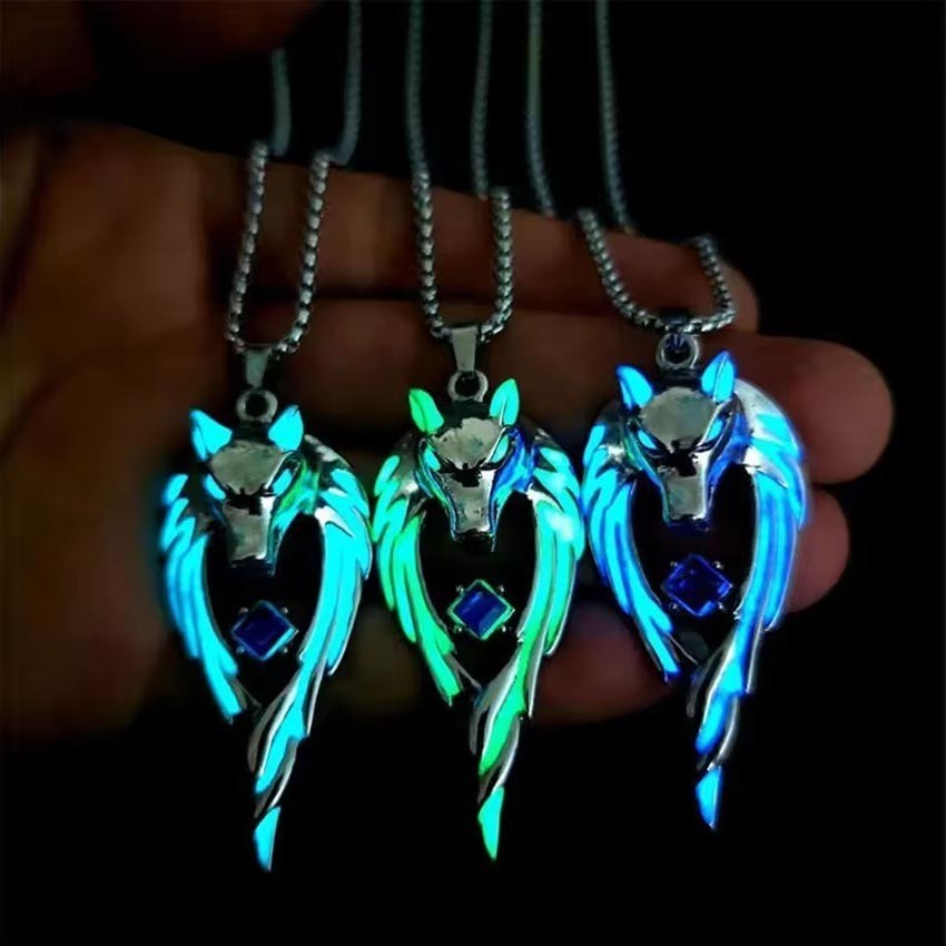 KRISTAL_ Kalung Serigala Glow in The Dark Liontin Kepala Serigala Batu Biru Safir Rantai Titanium