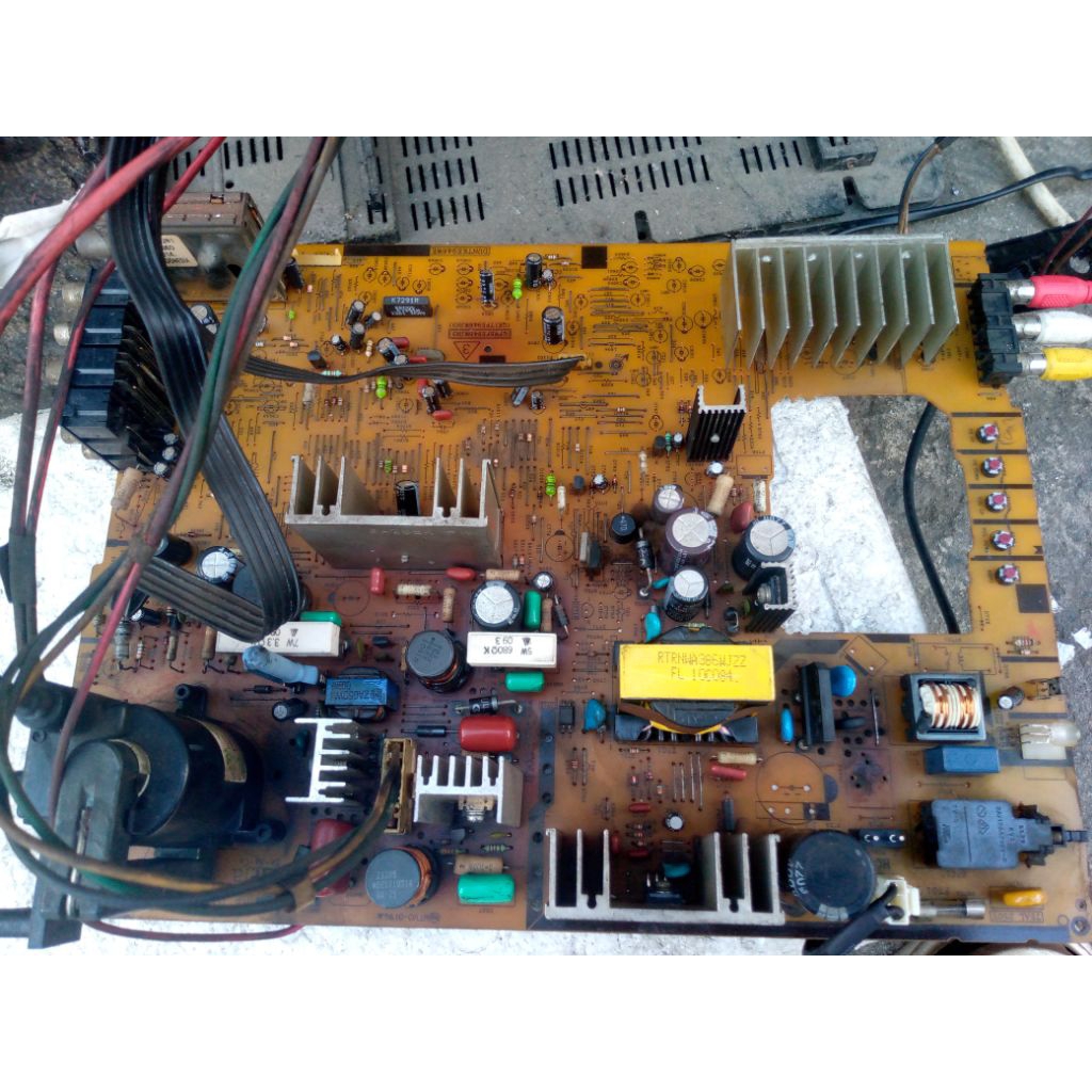 Mesin TV tabung slim 29inc merk sharp, normal.