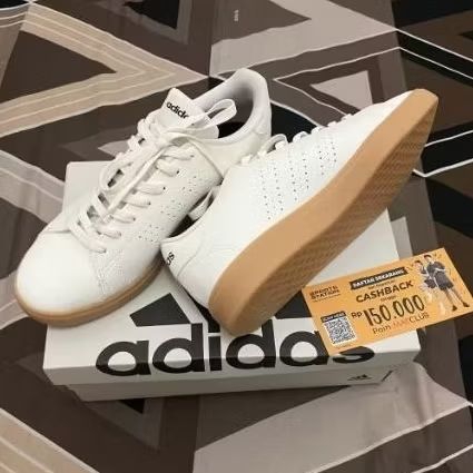 sepatu casual pria putih