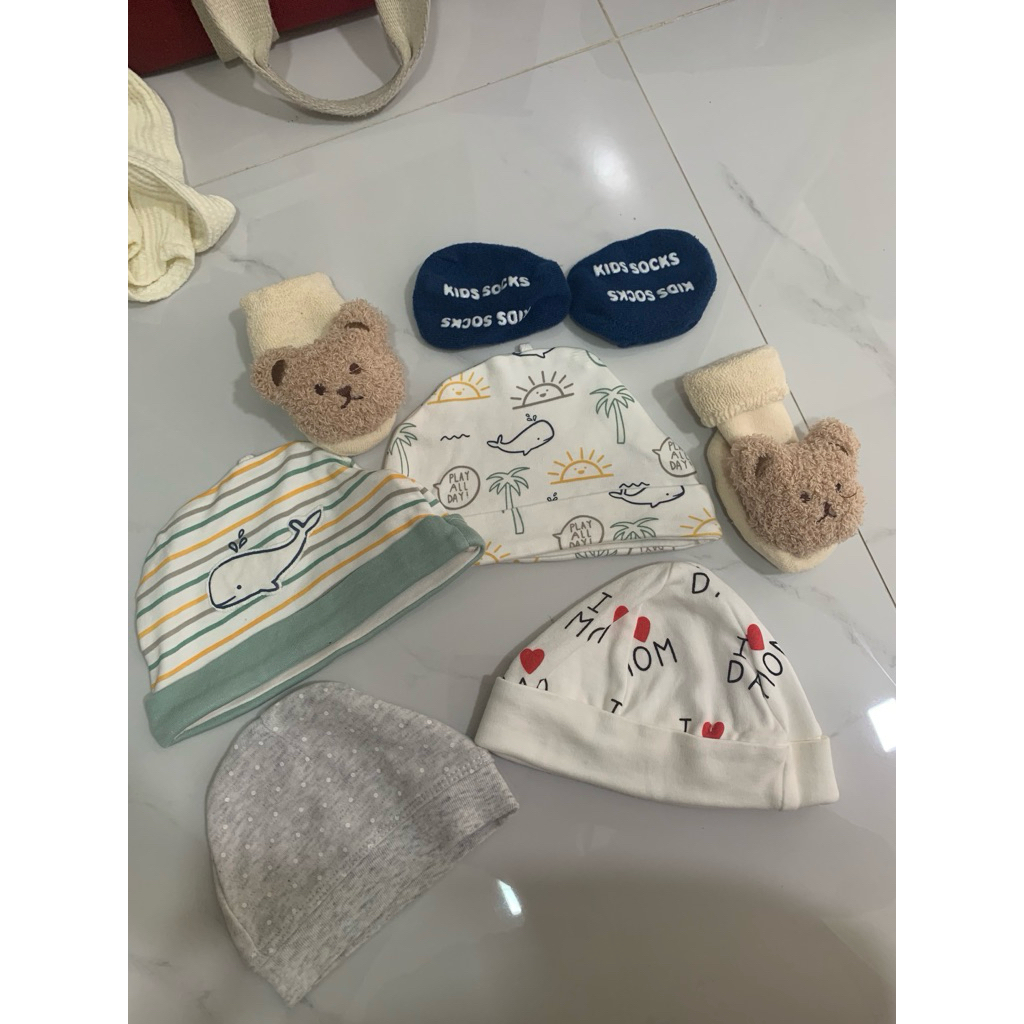 Preloved topi dan kaos kaki bayi mothercare
