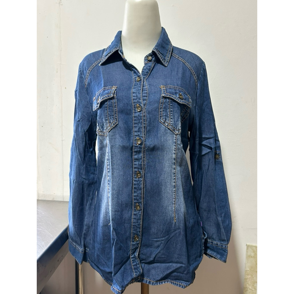 Kemeja wanita GEELA denim maroon PRELOVED tshirt wanita