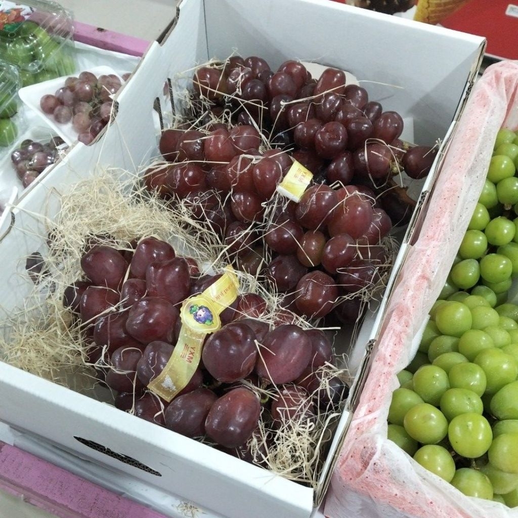 buah anggur merah shine muscat non biji manis dan fresh 1kg