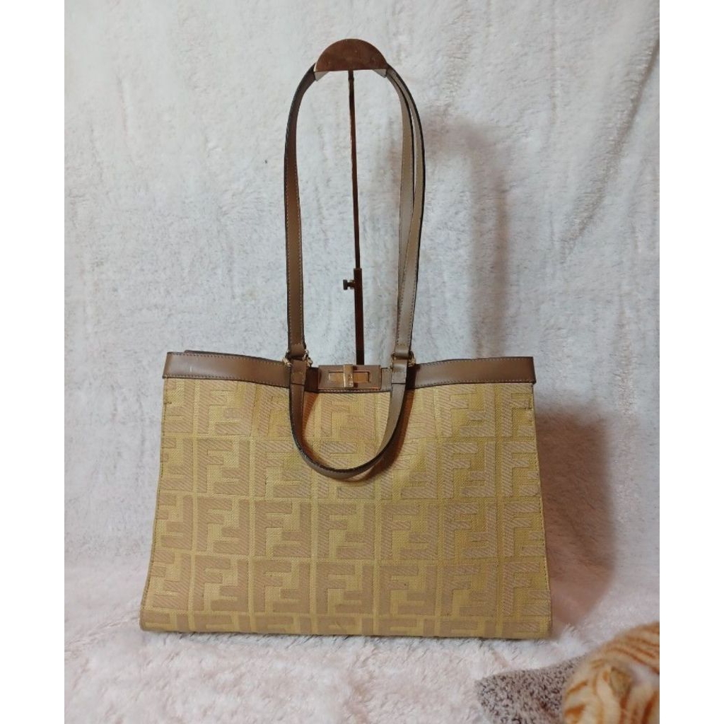 Preloved Fendoi Fendi* Peekaboo X-Lite Tote Bag Second