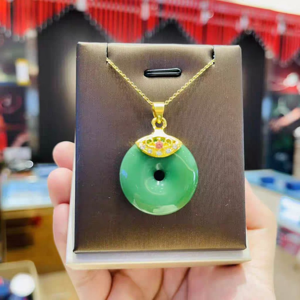 Kalung Giok Donat Natural Warna Emas – Liontin Batu Giok Asli Pembawa Hoki & Rezeki