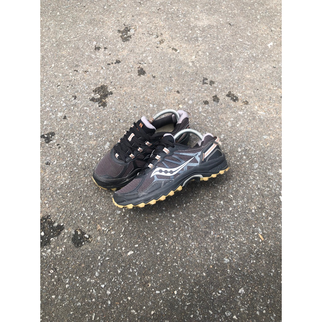 sepatu bekas saucon* trail run