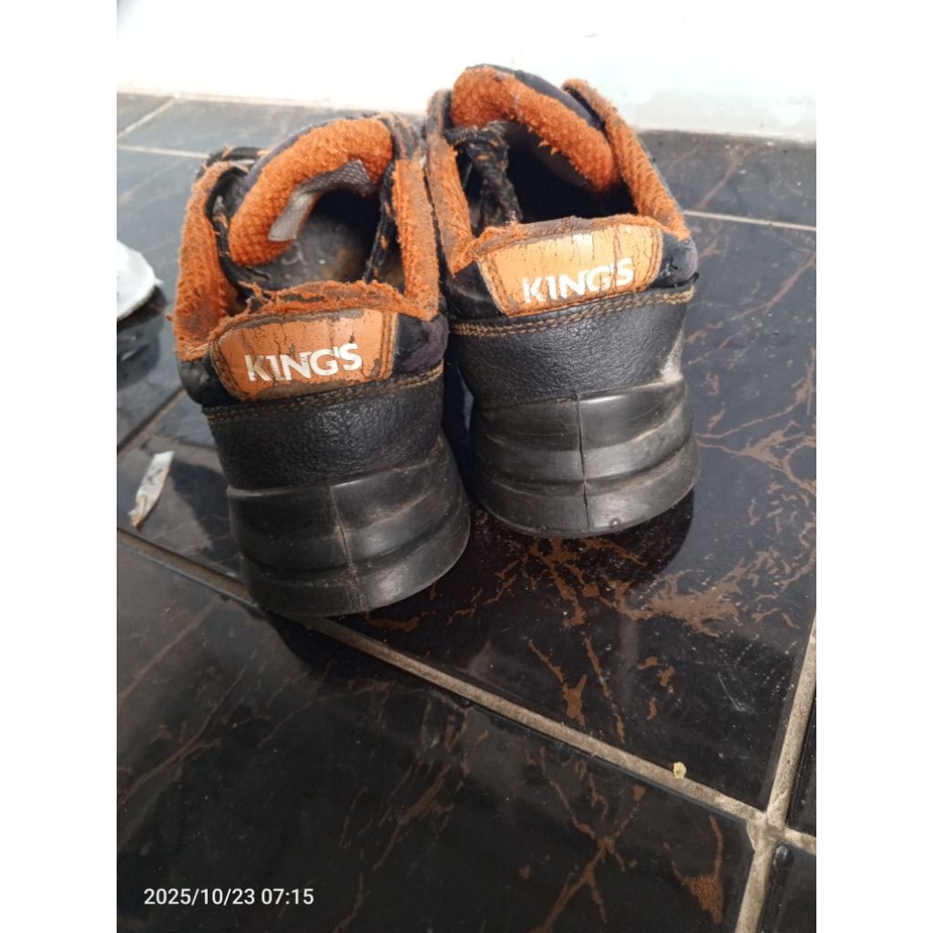 sepatu safety king