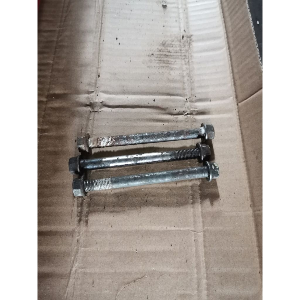 Baut Mesin Honda Supra x 125/Kharisma/Kirana original