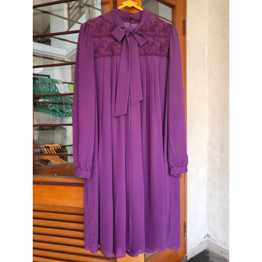 dress ungu tua
