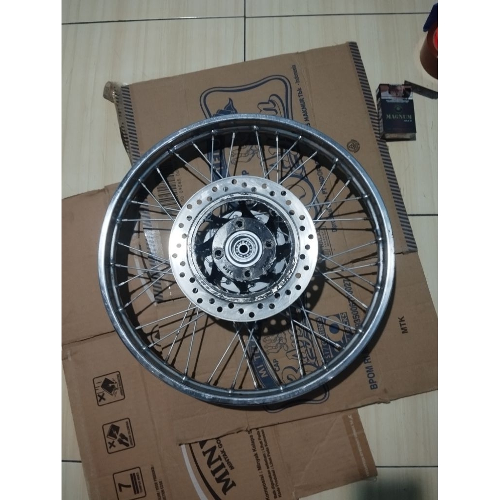 velg jari jari depan motor karisma/Supra x lama/Supra x 125 + piringan cakram barang second copotan