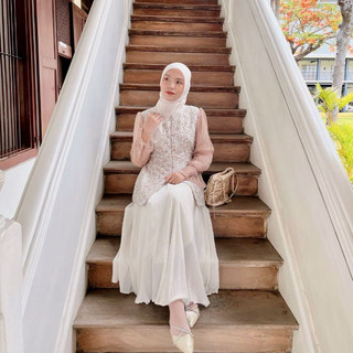 Delova Wardrobe - Kebaya Laksmita Bordir Embos Jaguard Modern Wisuda Lamaran