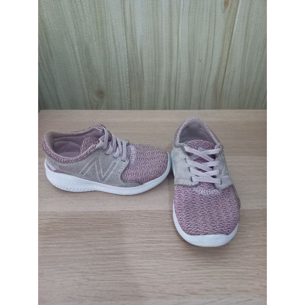 Preloved sepatu anak brand NEW BALANCE (ori) size 23,5 atau 7