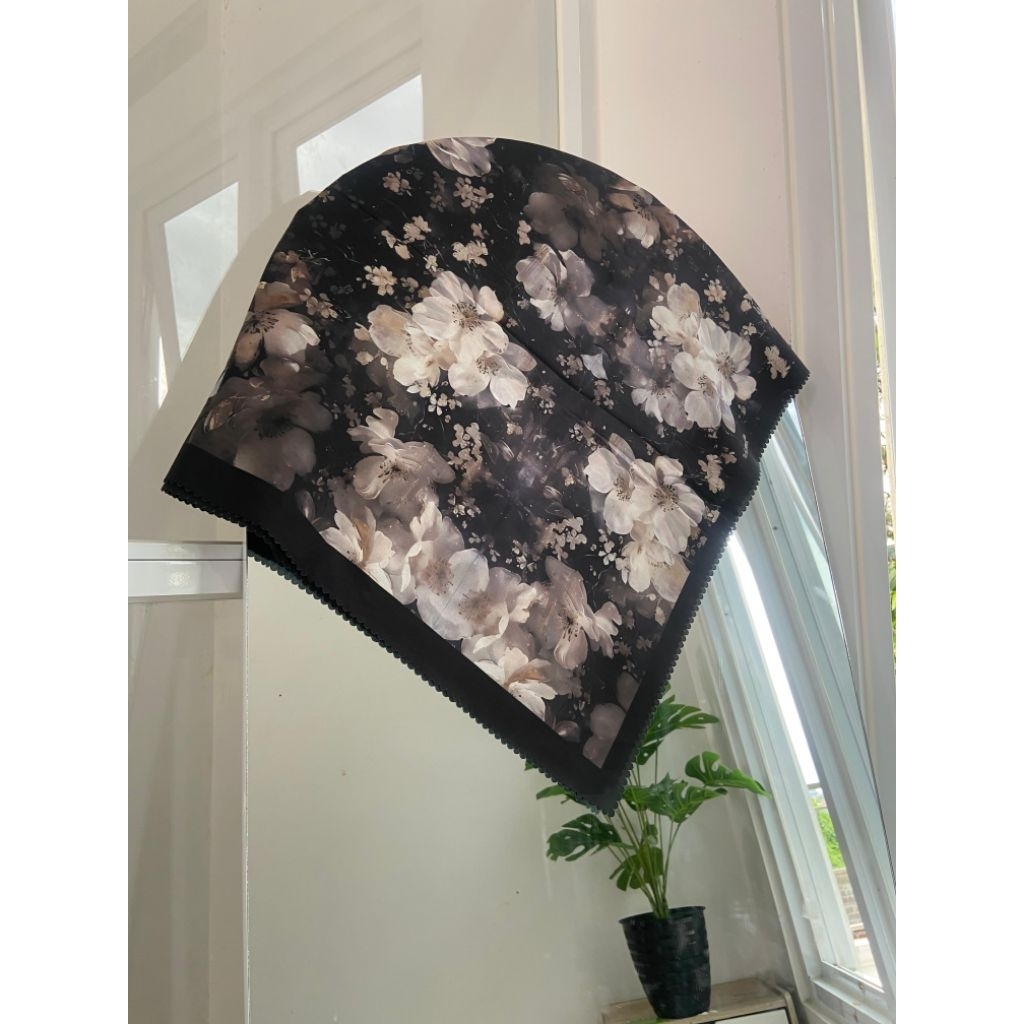 Jilbab Segi Empat Motif 130 × 130