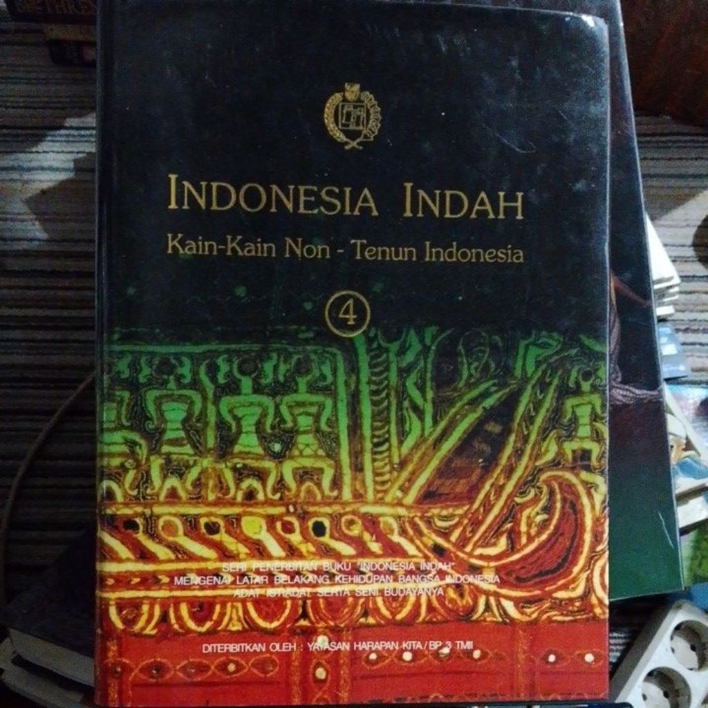 INDONESIA INDAH jilid 4 tentang KAIN KAIN NON TENUN INDONESIA