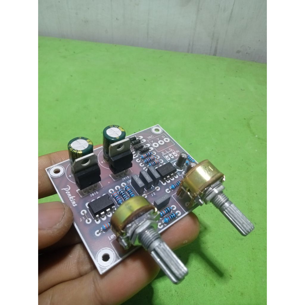FILTER SUBWOOFER dilengkapi frekuensi LEBIH HOREG