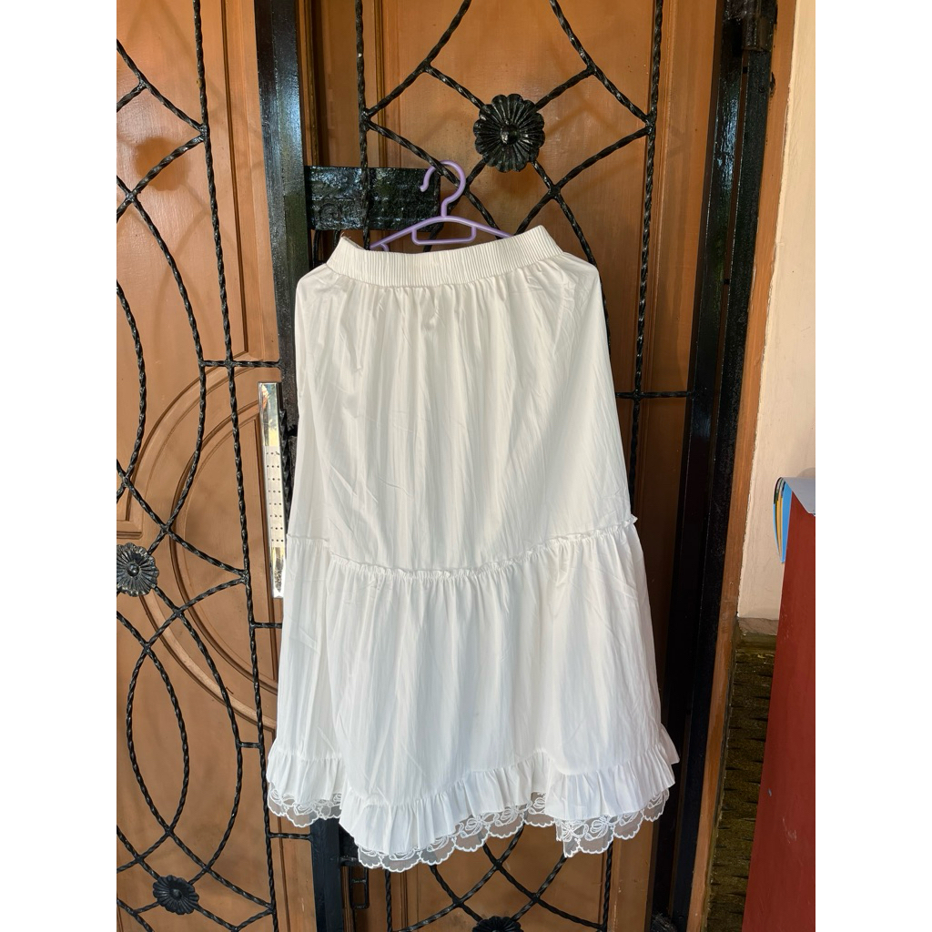 preloved rok panjang putih