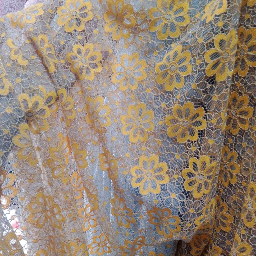 Kain Brokat Tile Bunga Besar Kuning Gold Premium Glitter | Mewah Bahan Gaun Pesta Lbt