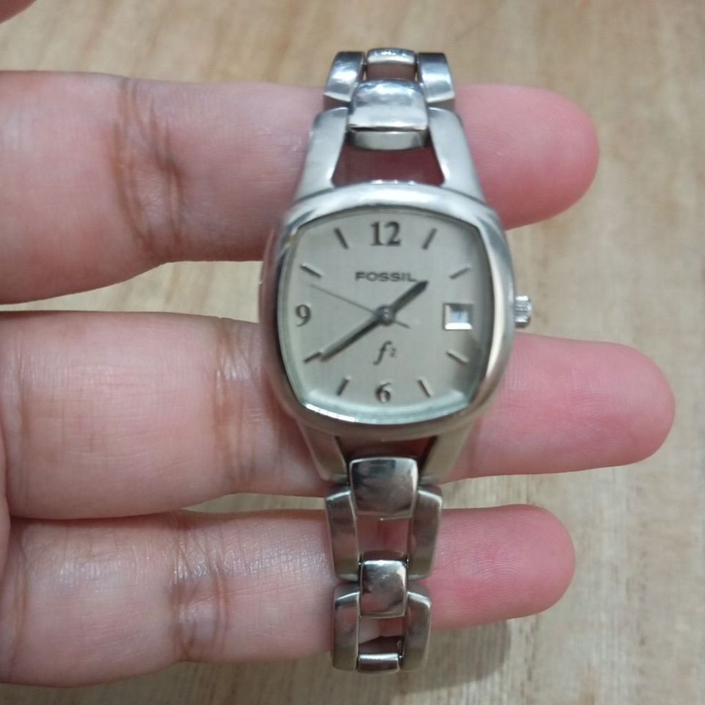 B2 J020 - Jam tangan Wanita Ocil Rantai Silver kotak Preloved