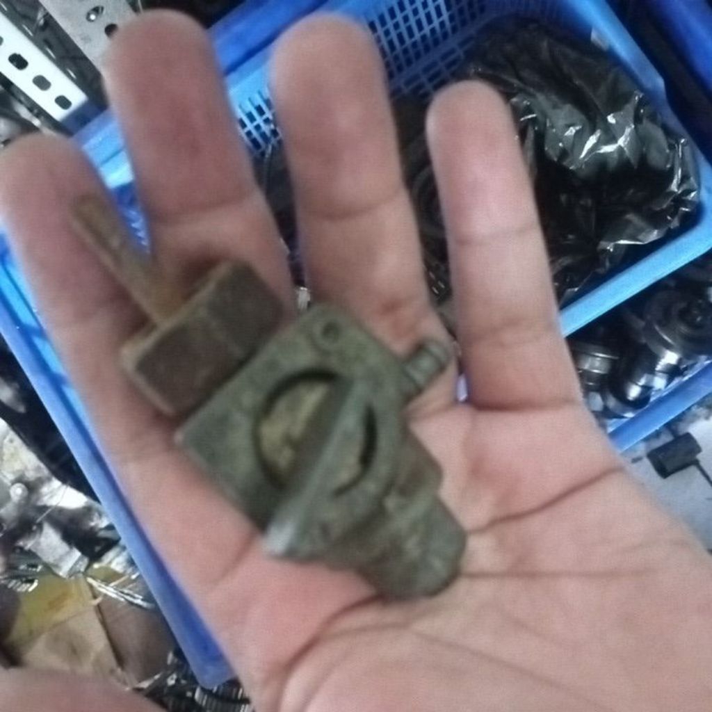 kran bensin tiger lama