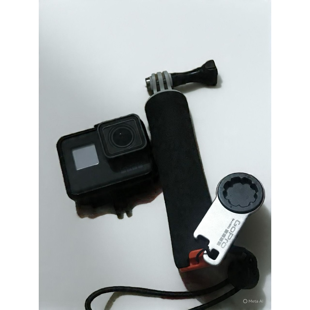 GoPro HERO 5 Black FULLSET SECOND ( Semuanya produk ori Gopro termasuk tongsisnya )