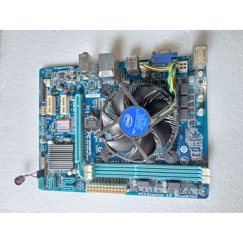 Mobo H61 Gigabyte+ prosesor i3 3240