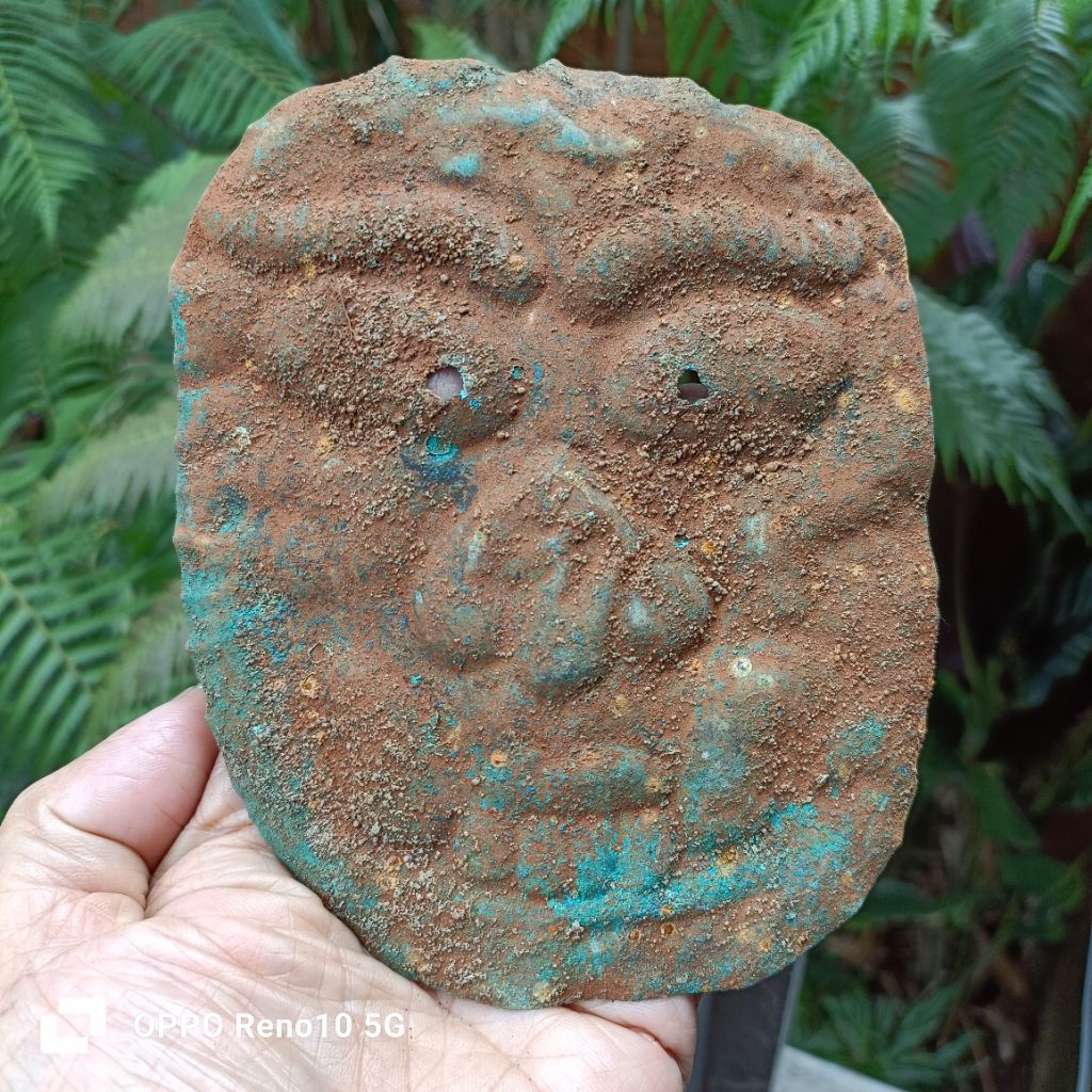 topeng perunggu temuan era majapahit 01