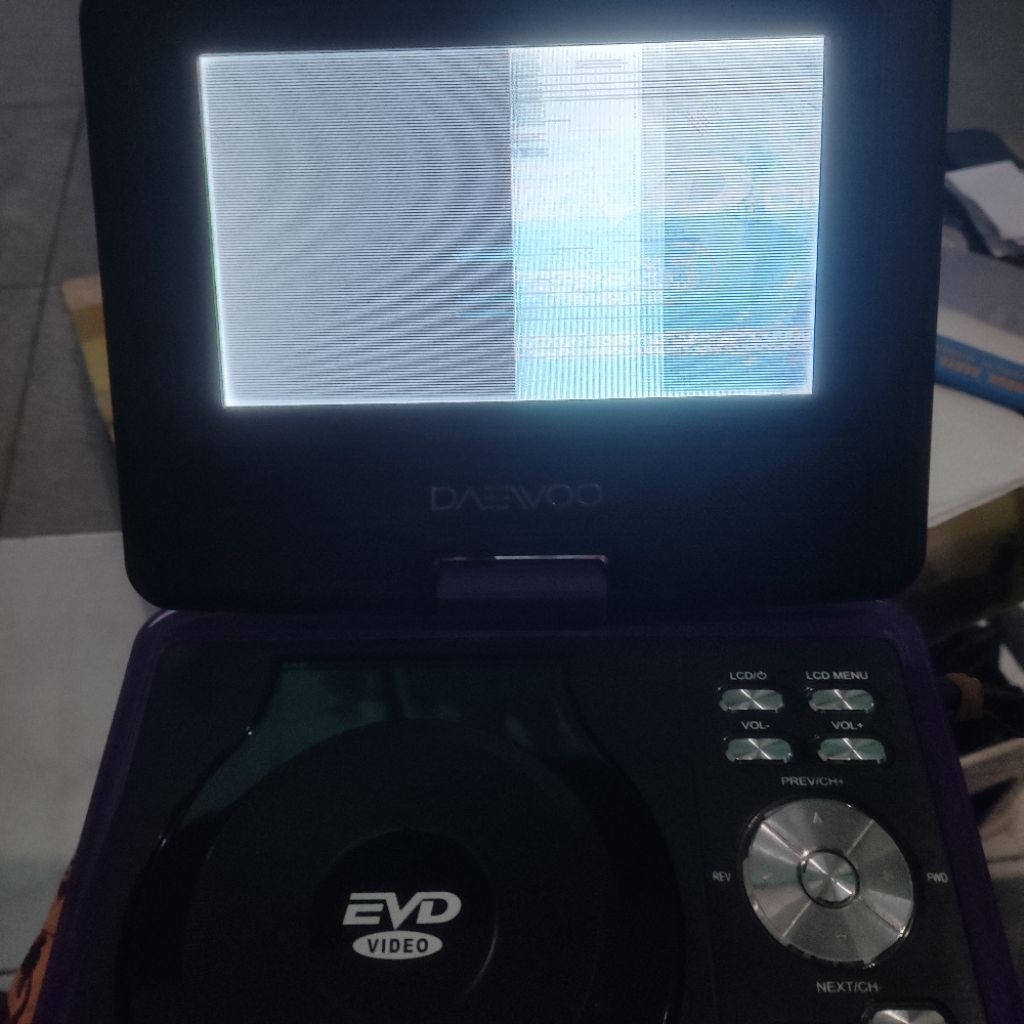 MINUS Daewoo DVD portable LCD rusak bahan