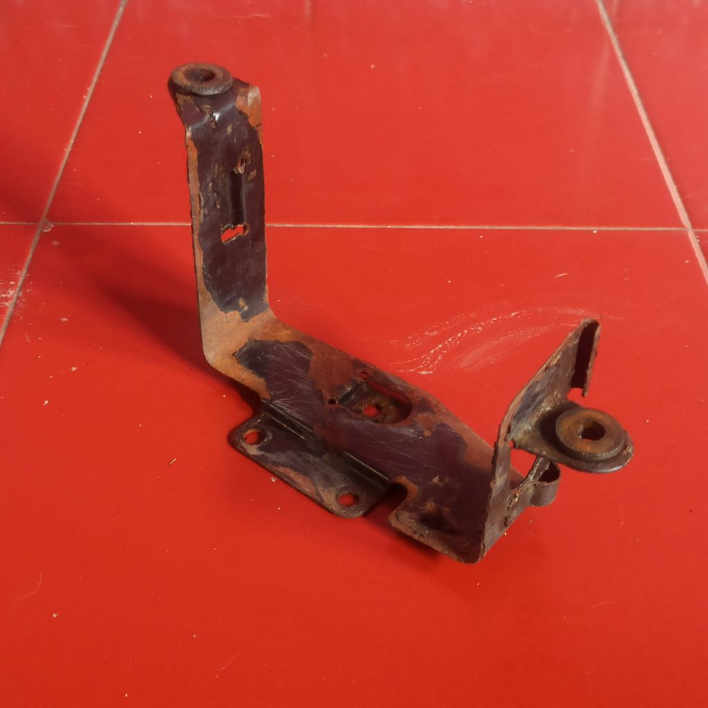 breket dudukan tempat aki Suzuki thunder 125 original