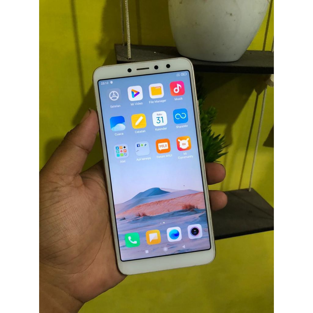 Di jual Murah Hp Redmi S2 ram 3/32 Barang Bagus Kondisi Normal Siap Pakai