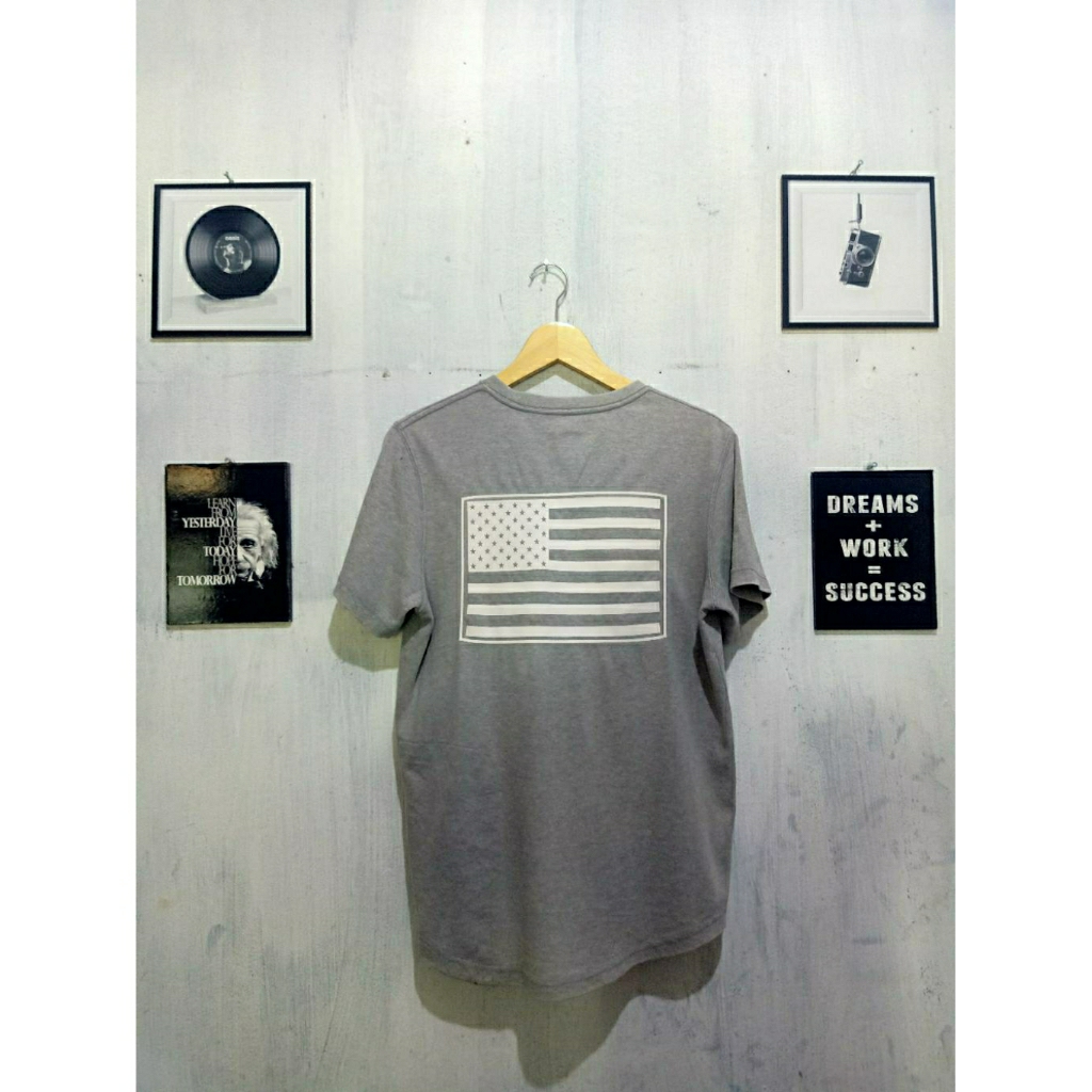 Kaos New Era USA Camo Flag Logo with Pocket Original