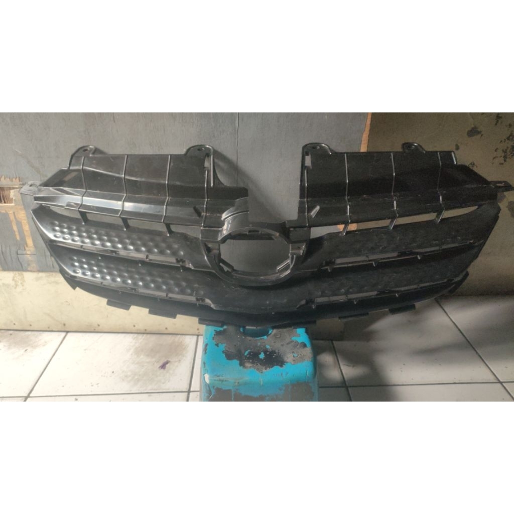 gril Avanza S tahun 2010