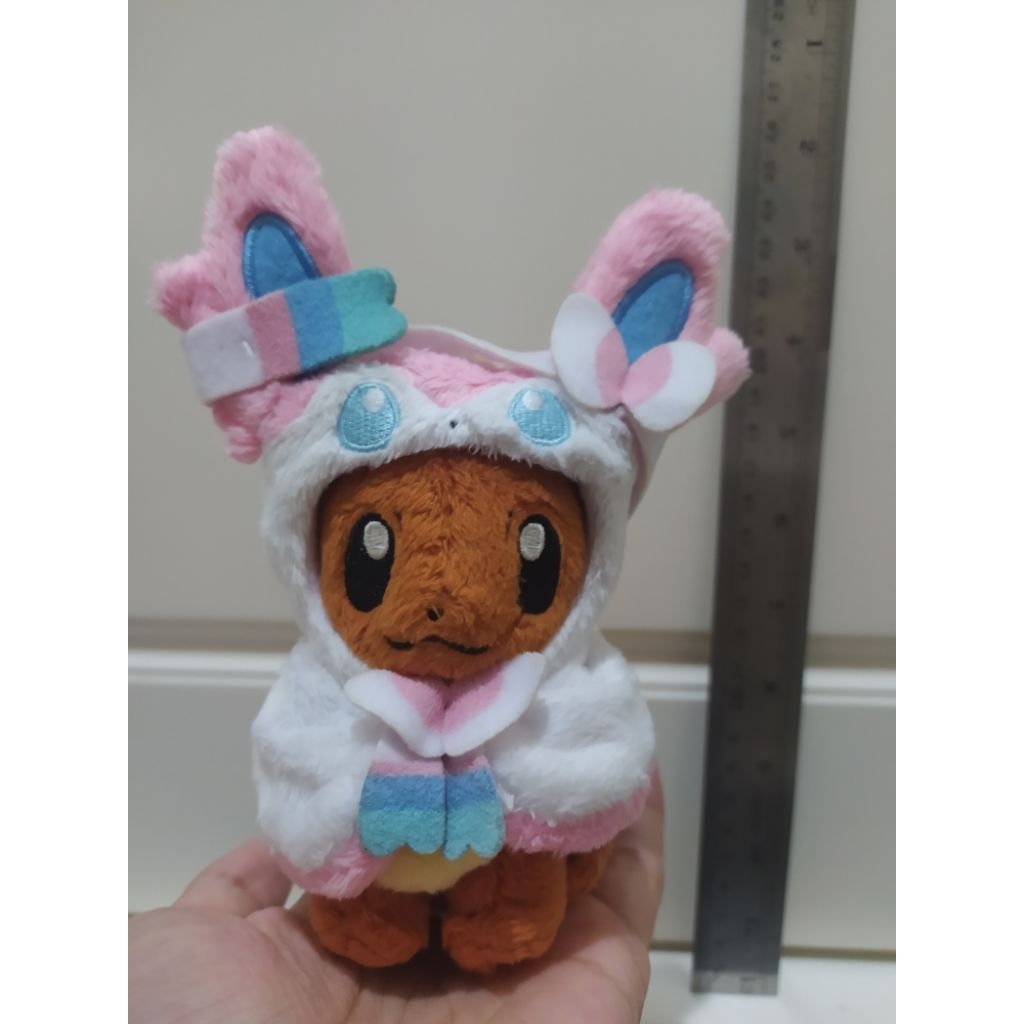 Pokemon Center eevee eve Sylveon Poncho 2017